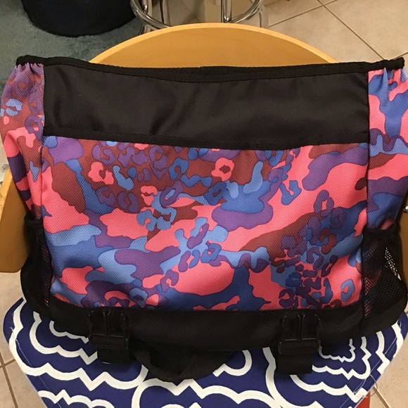 π PLC-All Terrain Travel Systems Messenger Bag - Picture 9 of 12